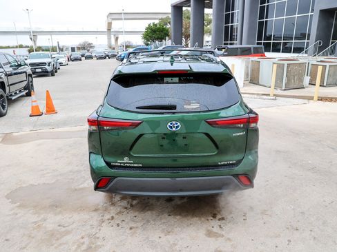 Used 2024 Toyota Highlander Limited image 8