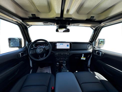 Used 2025 Jeep Gladiator Sport w/ Premium Package image 20