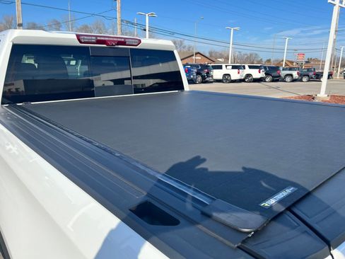 Used 2023 GMC Sierra 1500 AT4 w/ AT4 Premium Package image 8