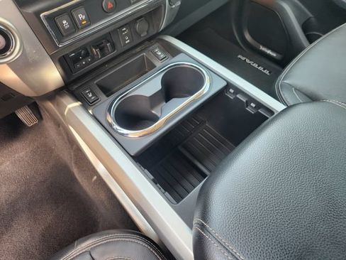 Used 2016 Nissan Titan SL RWD image 21