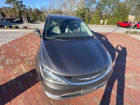 Used 2018 Chrysler Pacifica Touring Plus image 23