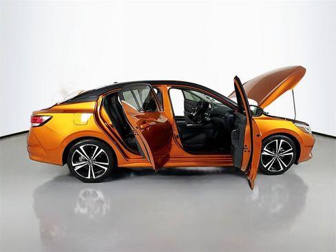 Used 2023 Nissan Sentra SR w/ SR Premium Package image 30