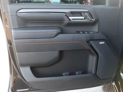 Used 2024 GMC Sierra 2500 AT4 w/ AT4 Premium Plus Package AWD/4WD image 11