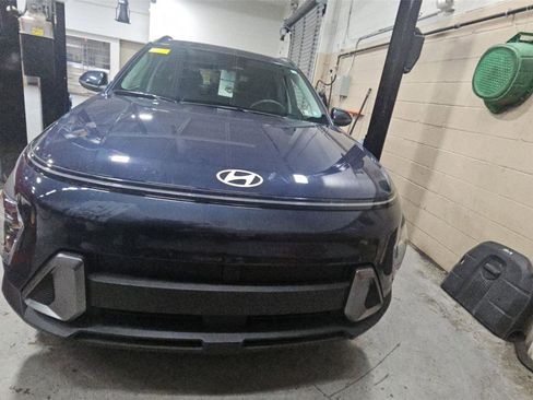 Certified 2025 Hyundai Kona SEL image 2