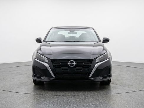 Used 2025 Nissan Altima 2.5 SV image 2