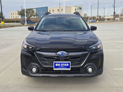 Used 2025 Subaru Outback Premium image 9
