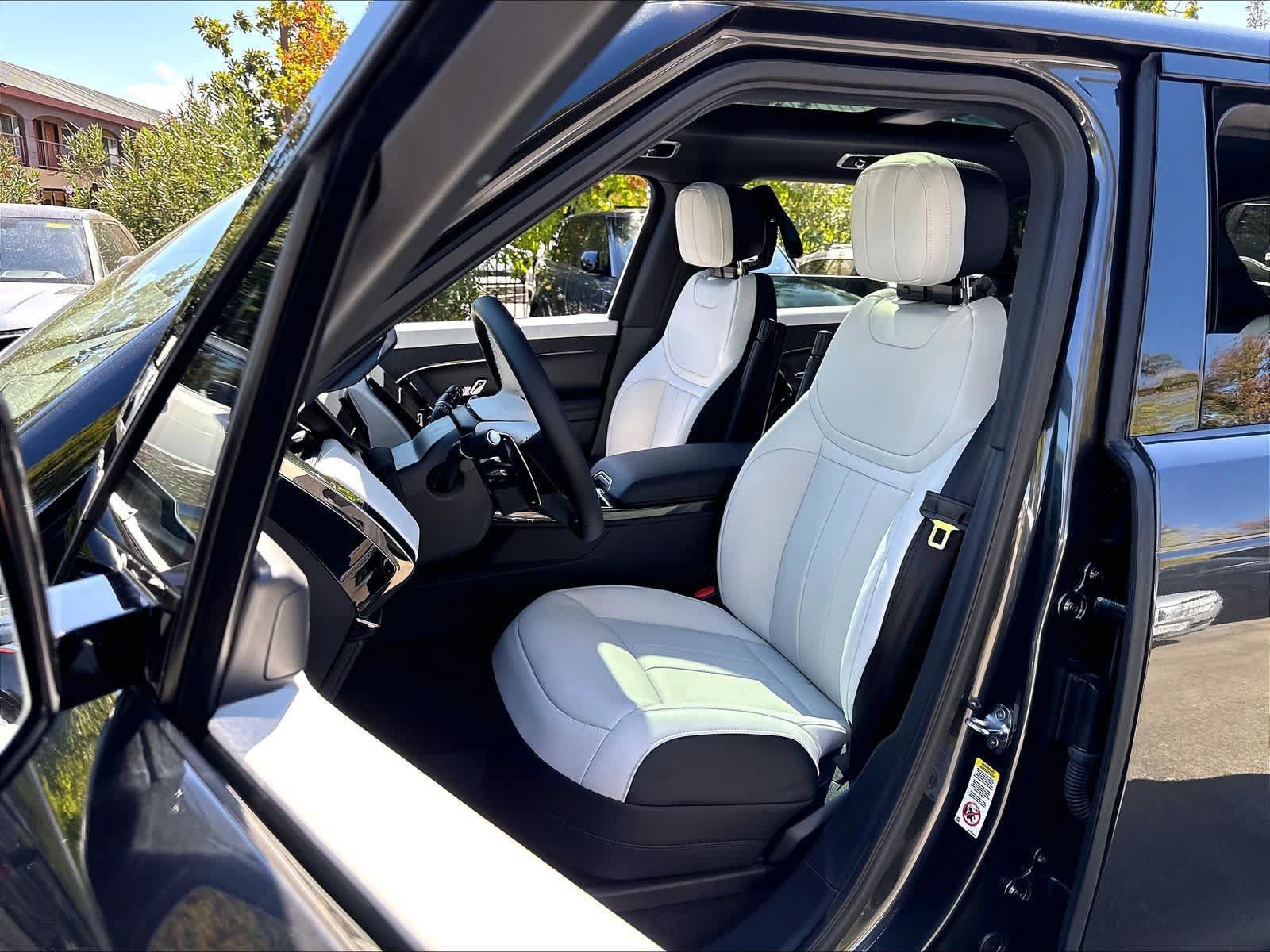 New 2026 Land Rover Range Rover Sport Dynamic SE AWD/4WD image 11