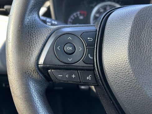 Used 2020 Toyota Corolla LE FWD image 19