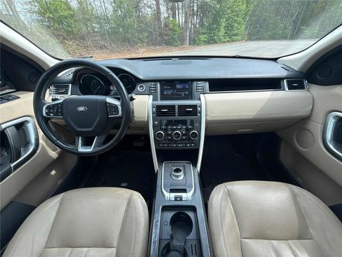 Used 2016 Land Rover Discovery Sport HSE image 13