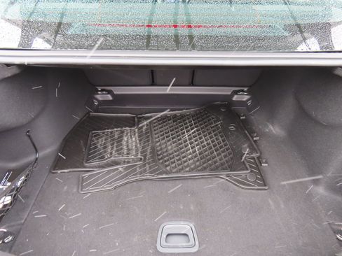 Used 2025 Mercedes-Benz C 300 4MATIC Sedan image 37