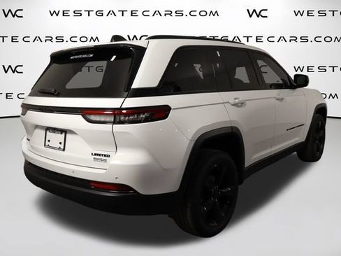 Used 2023 Jeep Grand Cherokee Limited w/ Black Appearance Package AWD/4WD image 44