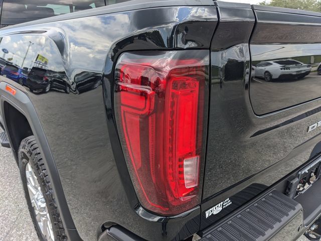 Used 2023 GMC Sierra 3500 Denali w/ Denali Ultimate Package AWD/4WD image 11