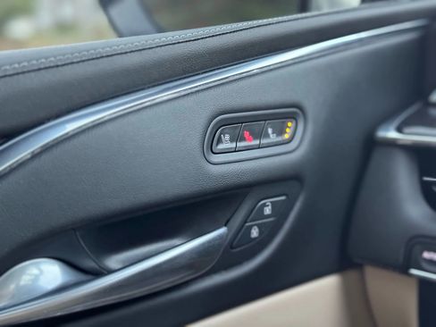 Used 2021 Cadillac Escalade ESV Premium Luxury image 35