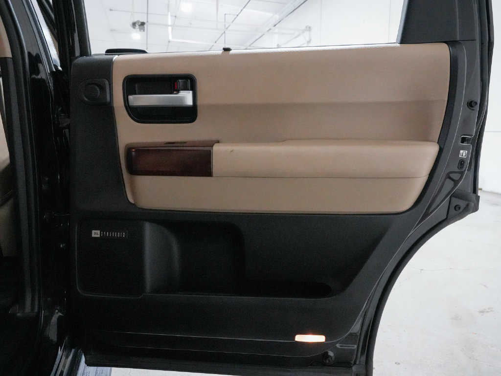 Used 2017 Toyota Sequoia Platinum RWD image 40