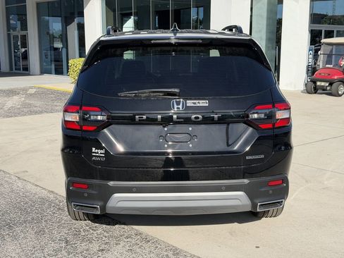 New 2025 Honda Pilot Touring image 5