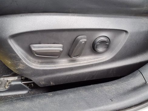 Used 2022 Toyota Prius XLE image 5