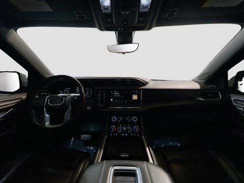 Used 2022 GMC Yukon XL Denali w/ Denali Premium Package AWD/4WD image 18