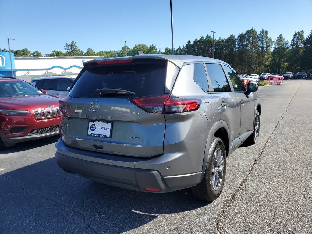 Used 2024 Nissan Rogue S AWD/4WD image 7