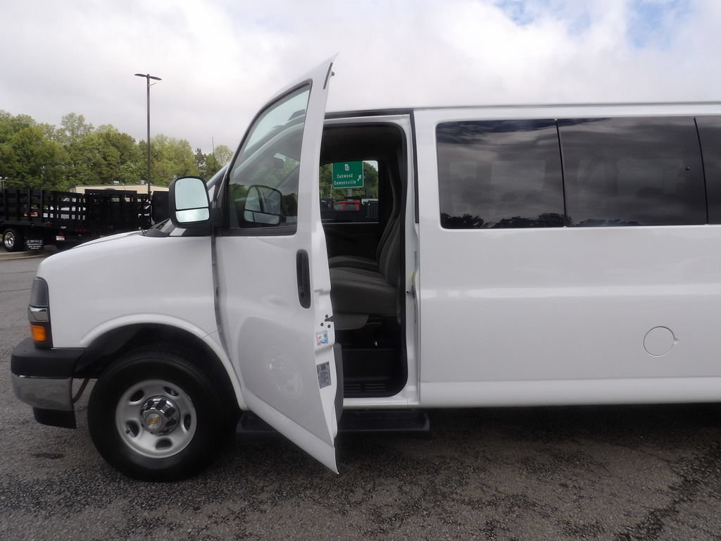 Used 2025 Chevrolet Express 3500 LT w/ LT Preferred Equipment Group RWD image 13