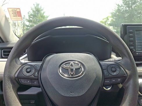 Used 2022 Toyota RAV4 XLE image 19