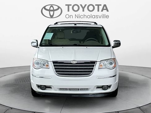 Used 2009 Chrysler Town & Country Limited w/ Entertainment Group #3 image 8