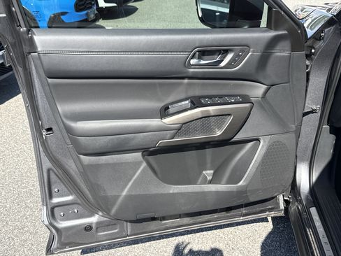 Used 2025 Nissan Pathfinder Platinum w/ Cargo Package FWD image 14