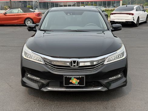 Used 2017 Honda Accord Touring image 3