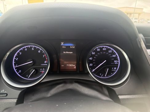 Used 2020 Toyota Camry SE FWD image 11
