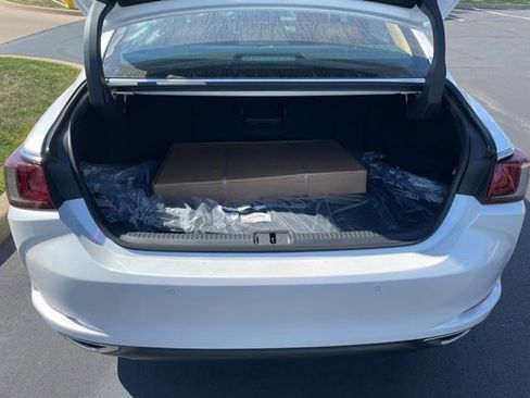 New 2025 Lexus ES 350 Ultra Luxury image 15