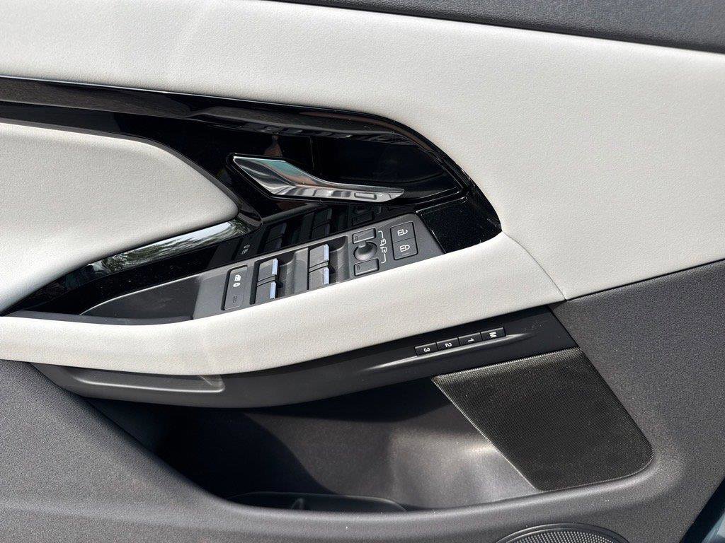 Used 2026 Land Rover Range Rover Evoque S AWD/4WD image 9