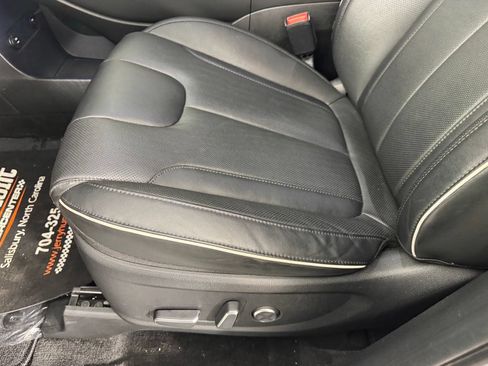 Used 2024 Hyundai Palisade SEL w/ Premium Package FWD image 12