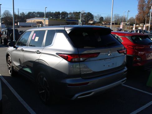 Used 2022 Mitsubishi Outlander SE image 6