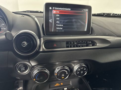 Used 2018 FIAT 124 Spider Classica w/ Technology & Siriusxm Group RWD image 21