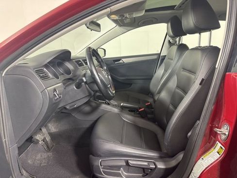 Used 2017 Volkswagen Jetta SE image 11