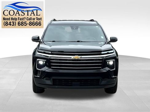 Used 2025 Chevrolet Traverse LT AWD/4WD image 2
