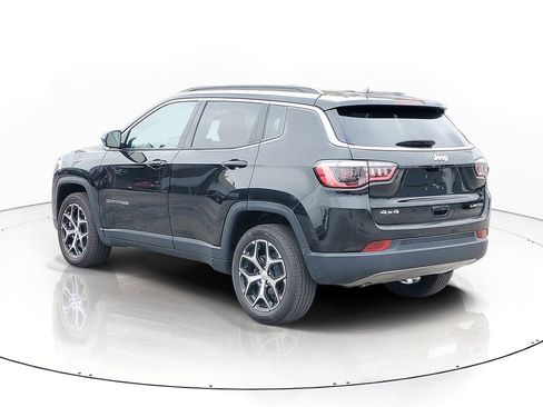 Used 2024 Jeep Compass Limited AWD/4WD image 3