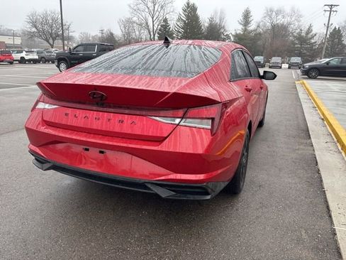Used 2023 Hyundai Elantra SEL w/ Preferred Accessory Package image 7