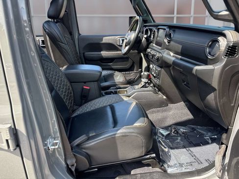 Used 2023 Jeep Wrangler Unlimited Sahara AWD/4WD image 17