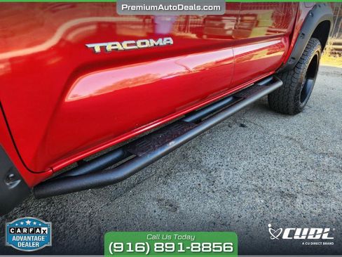 Used 2017 Toyota Tacoma TRD Sport w/ Premium & Technology Package image 10