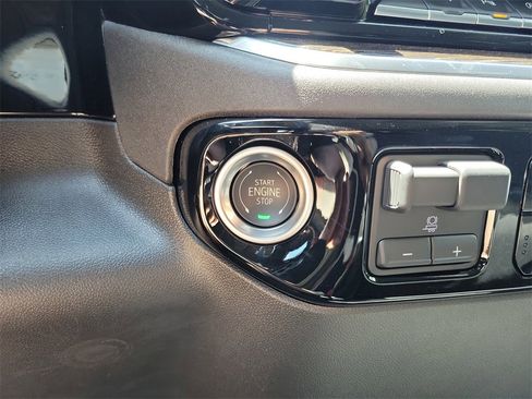 New 2025 GMC Sierra 1500 SLE w/ Preferred Package image 24