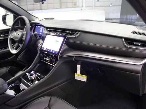 New 2025 Jeep Grand Cherokee Limited w/ Luxury Tech Group II image 33