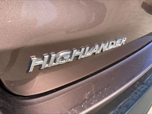 Used 2017 Toyota Highlander Limited image 29