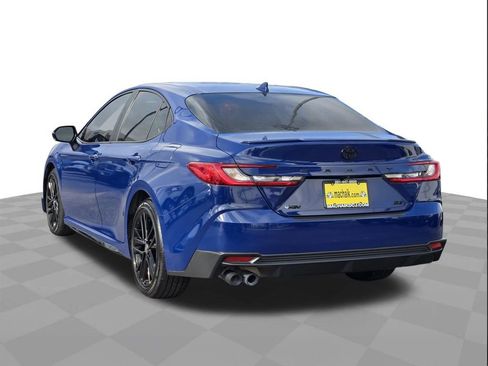 Used 2025 Toyota Camry SE w/ Convenience Package image 6