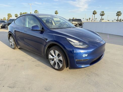 Used 2021 Tesla Model Y Long Range image 4