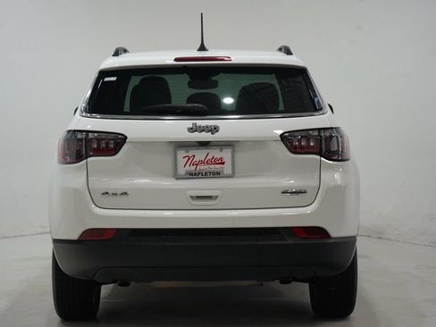 Used 2025 Jeep Compass Latitude w/ Sun & Sound Group AWD/4WD image 7