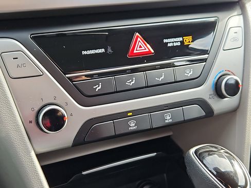 Used 2018 Hyundai Elantra SE image 21