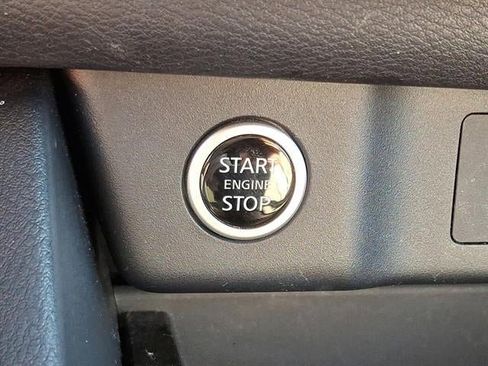 Certified 2023 Nissan Rogue SV image 24