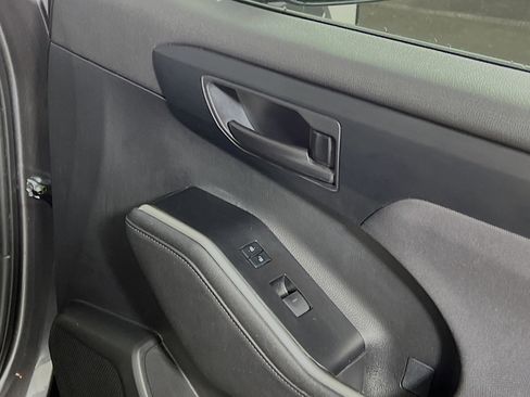 Used 2023 Toyota Highlander LE image 32