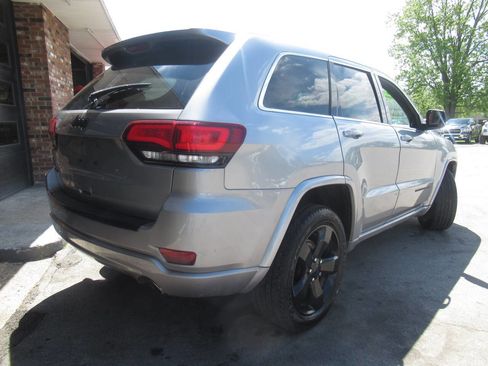 Used 2015 Jeep Grand Cherokee Altitude AWD/4WD image 9