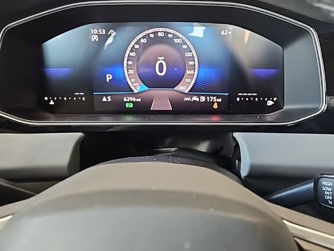 Used 2025 Volkswagen Jetta SE image 32